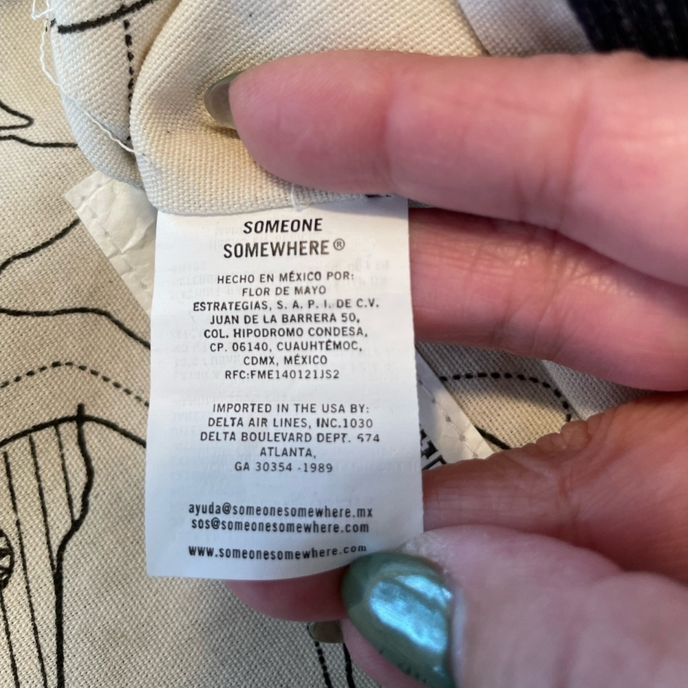 Delta One Someone Somewhere Toiletry kit. New, fresh, unused from Sept 2023. NWT - Picture 7 of 10